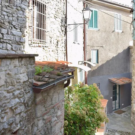 Dom wakacyjny 2 Bedroom Lovely In *