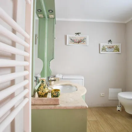 2 Bedroom Lovely In * Gombitelli